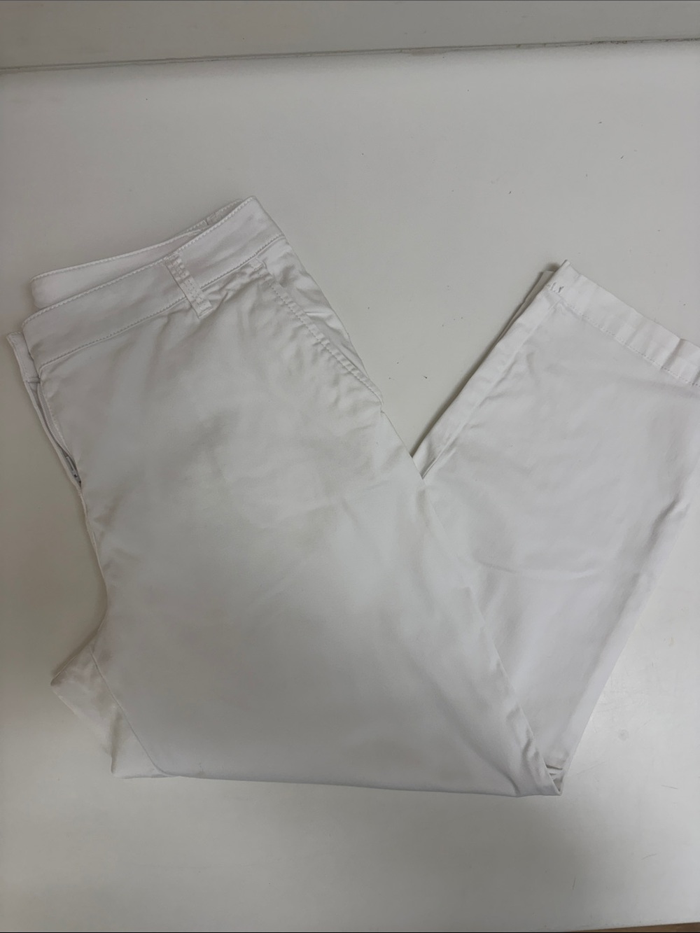 Tommy Bahama Classic White Chino Crop Pants - Like New!